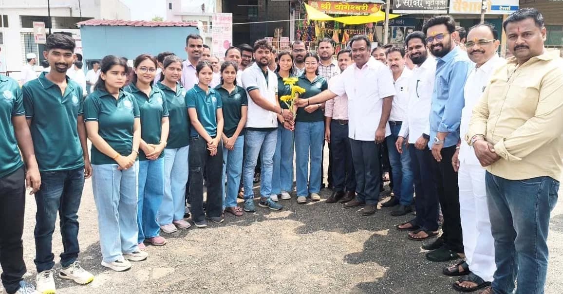 बी.फार्मसी महाविद्यालयात राष्ट्रीय सेवा योजना दिन व जागतिक औषधनिर्माता दिनानिमित्त जनजागृती रॅलीचे आयोजन