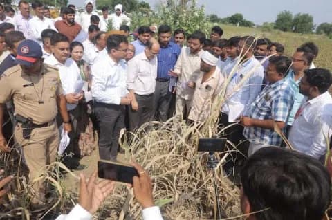 केंद्रीय दुष्काळ पाहणी पथकाचा बीड जिल्ह्यात दौरा