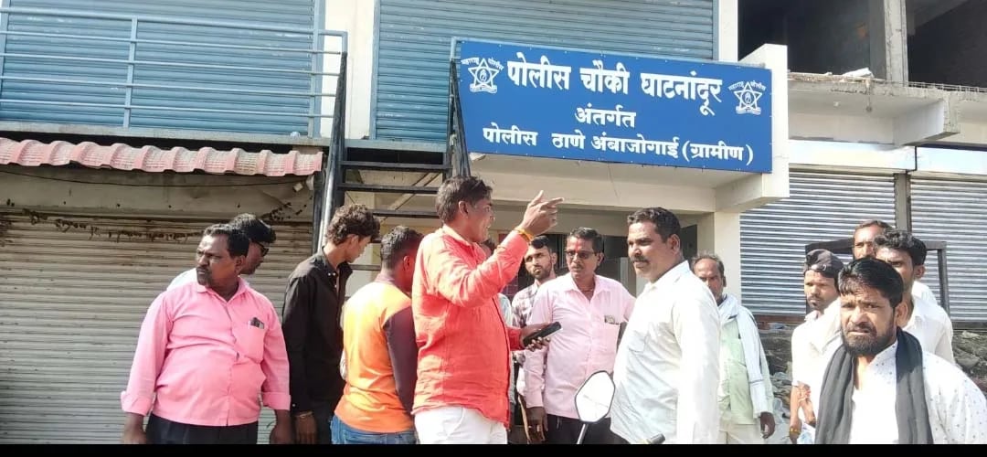 घाटनांदूर रेल्वे स्टेशनसमोर साईड देण्याच्या कारणावरून रिक्षाचालकासह महिलांना बेदम मारहाण; चौघांविरुद्ध अंबाजोगाई ग्रामीण पोलिसांत गुन्हा