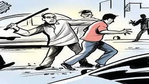 तक्रार केल्याच्या रागातून कुटुंबावर जीवघेणा हल्ला; अकरा जणांच्या जमावाकडून बेदम मारहाण