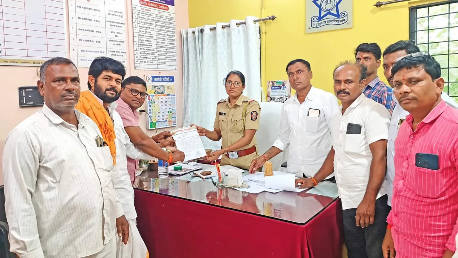 हरिश्चंद्र पिंपरीतील अवैध दारू विक्री तत्काळ बंद करा; संतप्त ग्रामस्थांचा रास्ता रोकोचा इशारा
