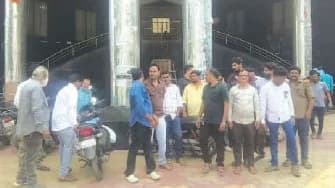 बीड नगरपालिकेत संताप: स्वच्छता सभापतींकडून लेखापालाला शिवीगाळ, कर्मचाऱ्यांचे कामबंद आंदोलन
