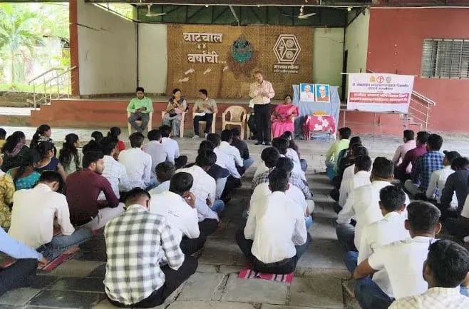 मानवलोक समाजकार्य महाविद्यालयात महात्मा गांधी व लालबहादूर शास्त्री जयंती उत्साहात साजरी