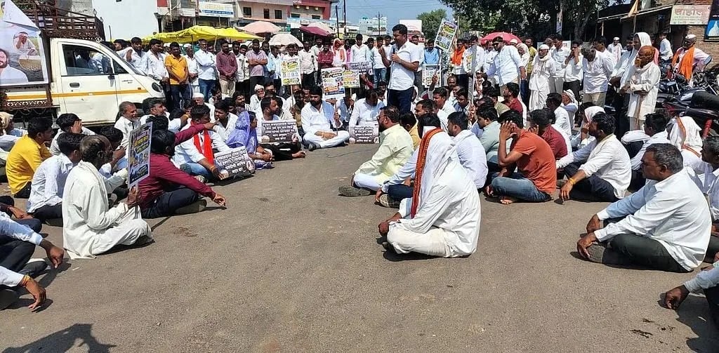 आष्टी तालुक्यात दुष्काळाच्या झळा; शेतकऱ्यांना हेक्टरी एक लाख रुपये द्या, महेबूब शेख यांची मागणी