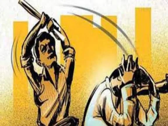 'तू गावात राहायला कशाला आलास' म्हणत शेतकऱ्यावर लोखंडी गजाने हल्ला