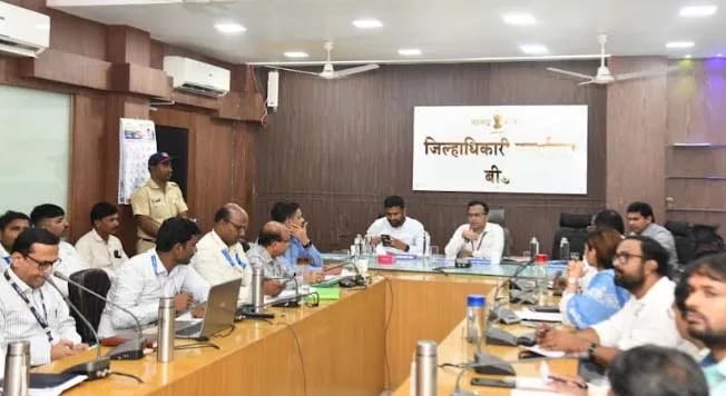 दुष्काळग्रस्त शेतकऱ्यांना दिवाळीपूर्वी भरपाई देण्यासाठी पीक कापणी प्रयोग वेळेत पूर्ण करा; केंद्रीय पथक प्रमुख मुक्तानंद अग्रवाल यांचे निर्देश