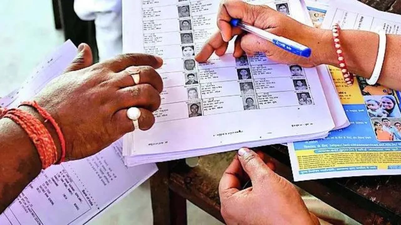 मतदार यादी विशेष पुनरीक्षण कार्यक्रमाला मुदतवाढ; २६ ऑक्टोबरपर्यंत दावे व हरकती दाखल करता येणार