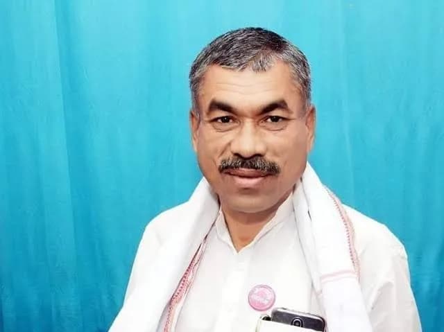दुष्काळग्रस्त शेतकऱ्यांना पाच हजारांची मदत म्हणजे क्रूर चेष्टा; कालिदास आपेट यांचा राज्य सरकारवर संताप