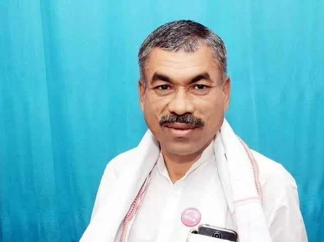 दुष्काळग्रस्त शेतकऱ्यांना पाच हजारांची मदत म्हणजे क्रूर चेष्टा; कालिदास आपेट यांचा राज्य सरकारवर संताप