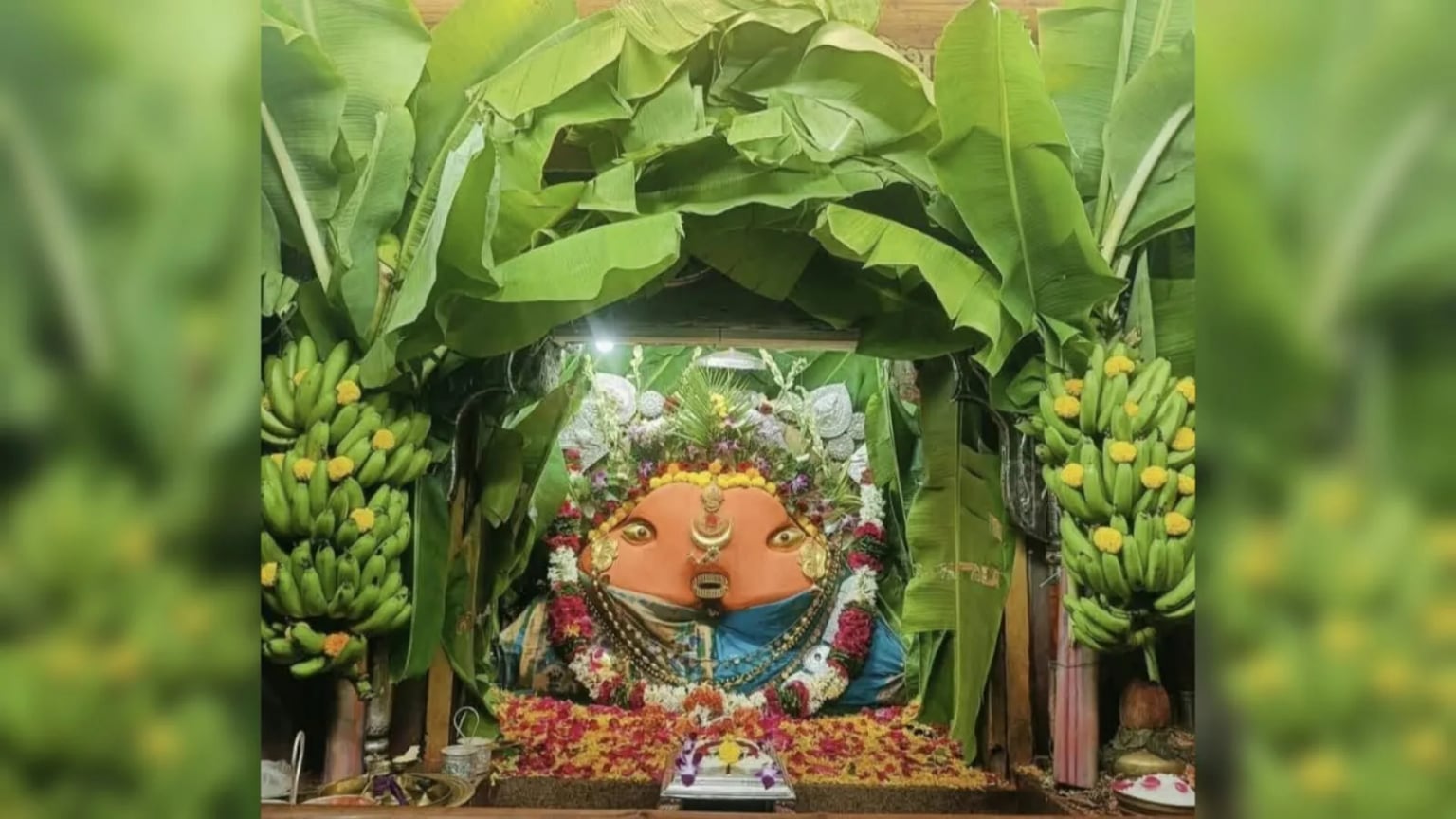 श्री. योगेश्वरीची नवरात्रात ९ दिवस दररोज फुलांची वेगवेगळी सजावट