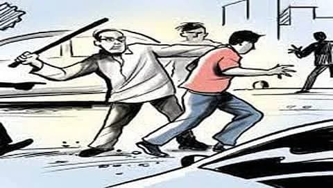 तक्रार केल्याच्या रागातून कुटुंबावर जीवघेणा हल्ला; अकरा जणांच्या जमावाकडून बेदम मारहाण