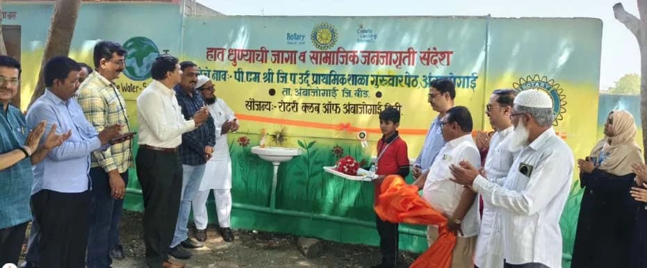 सामाजिक कार्यकर्ते राजेंद्र घोडके यांच्या पुढाकाराने दुर्लक्षित शाळेला मिळाले नवे रूप; विद्यार्थ्यांमध्ये आनंदाचे वातावरण