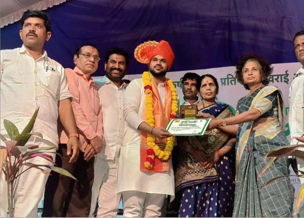 बीड येथील राज्यस्तरीय कृषी प्रदर्शनात ॲड. वैजनाथ दिपकराव वांजरखेडे यांना ‘किसान कृषीरत्न पुरस्कार 2026’ प्रदान