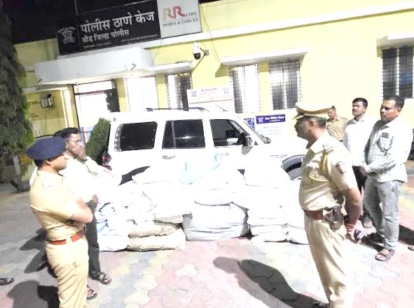 केज येथे सहाय्यक पोलिस अधीक्षकांच्या पथकाची गुटख्यावर धाड