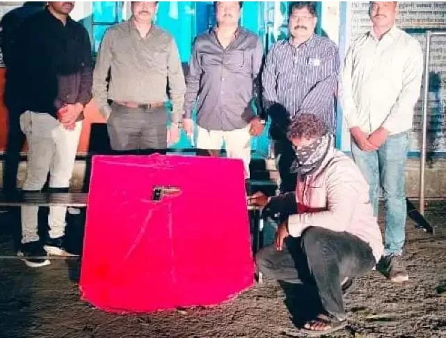 गावठी कट्टा बाळगणाऱ्या तरुणाच्या पोलिसांनी आवळल्या मुसक्या