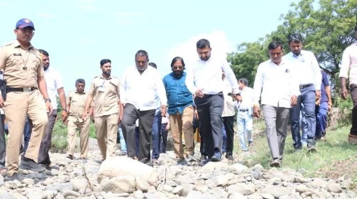 केंद्रीय पथकाचा बीड जिल्हा दौरा : अतिवृष्टीमुळे झालेल्या नुकसानीची पाहणी