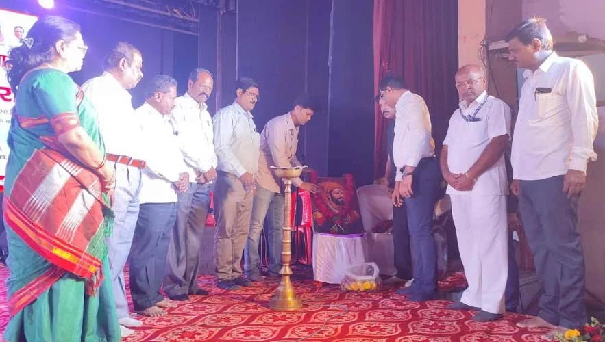 शिवजंयती ठरली आनंदाची पर्वणी दणकेदार : टाळ्यांचा कडकडाट, हस्याने नाट्यगृह दणाणले