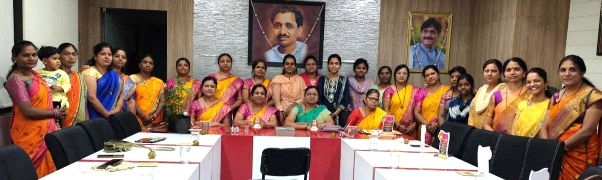 पेशवा प्रतिष्ठानतर्फे महिला दिनानिमित्त महिला बँक कर्मचाऱ्यांचा सन्मान