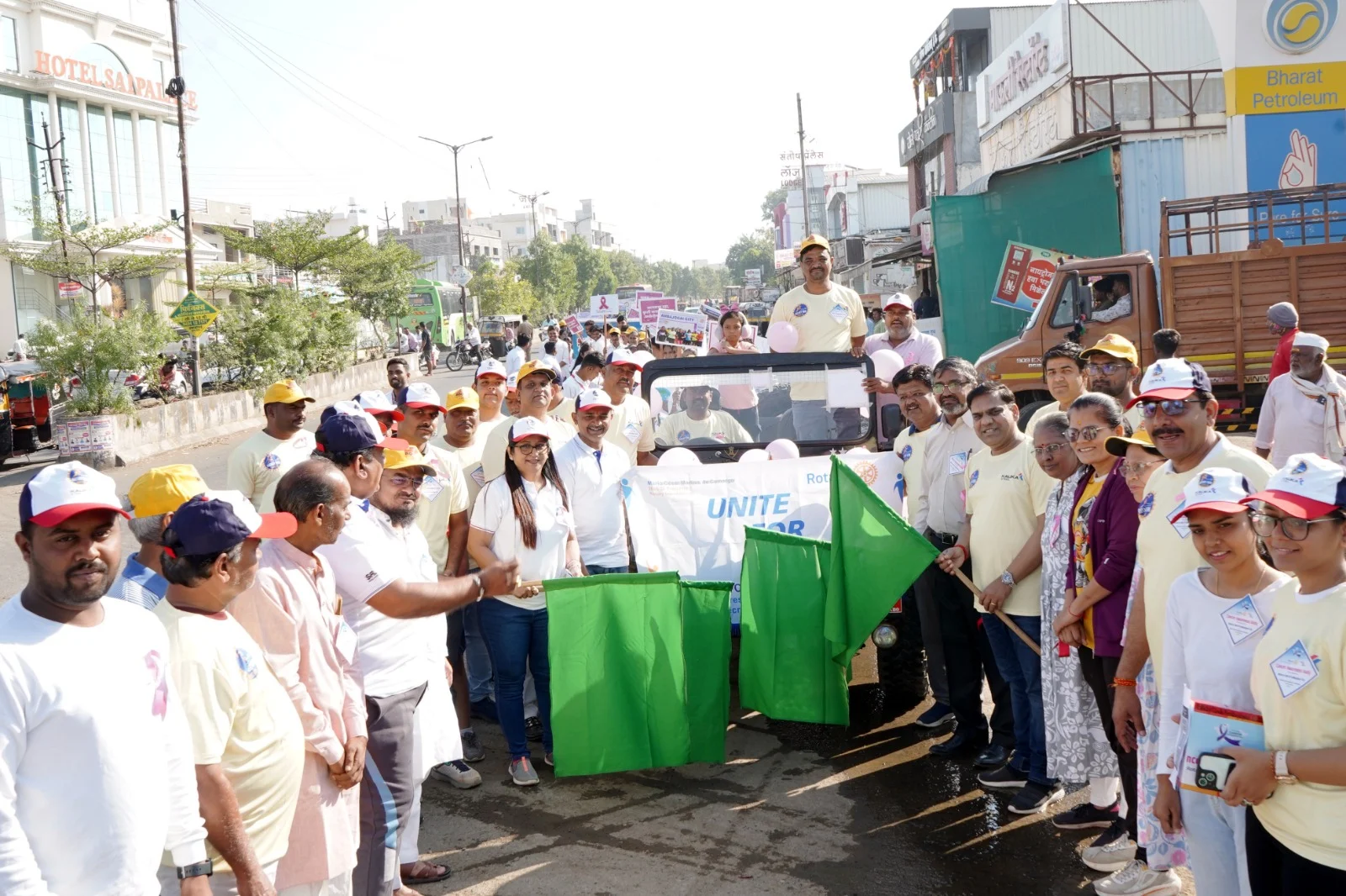 कॅन्सर जनजागृतीसाठी रोटरीने काढला लॉगमार्च