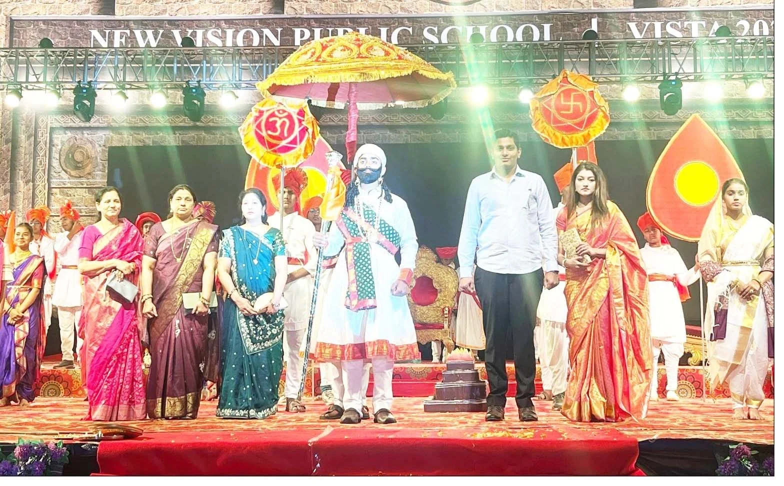 इंग्रजी माध्यमाच्या दर्जेदार शिक्षणासोबतच देशभक्ती, संस्कार व संस्कृतीचे धडे - राजकिशोर मोदी