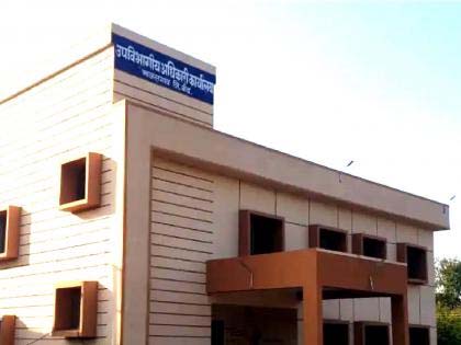 भूमी अधिग्रहणाचा मावेजा थकवल्याने माजलगावच्या उपविभागीय कार्यालयातील साहित्य जप्त