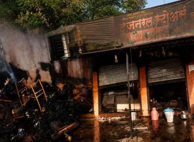 शिरापूर,केरूळमध्ये दोन किराणा दुकाने जळून खाक