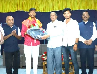 योगेश्वरी शिक्षण संस्थेत अग्नि वीरांचा सन्मान