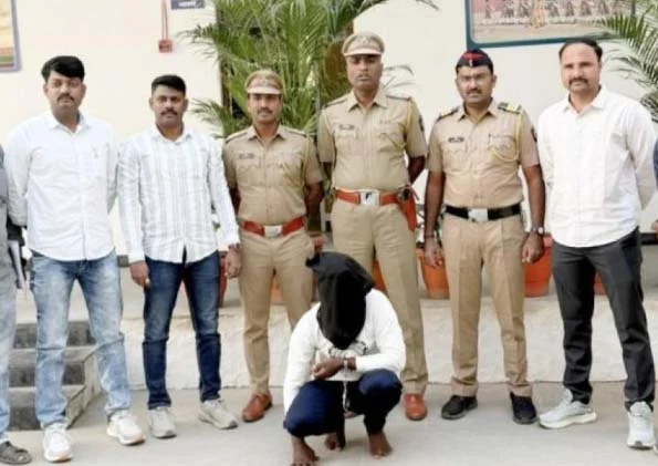 सराईत आरोपीला पोलिसांनी ठोकल्या बेड्या