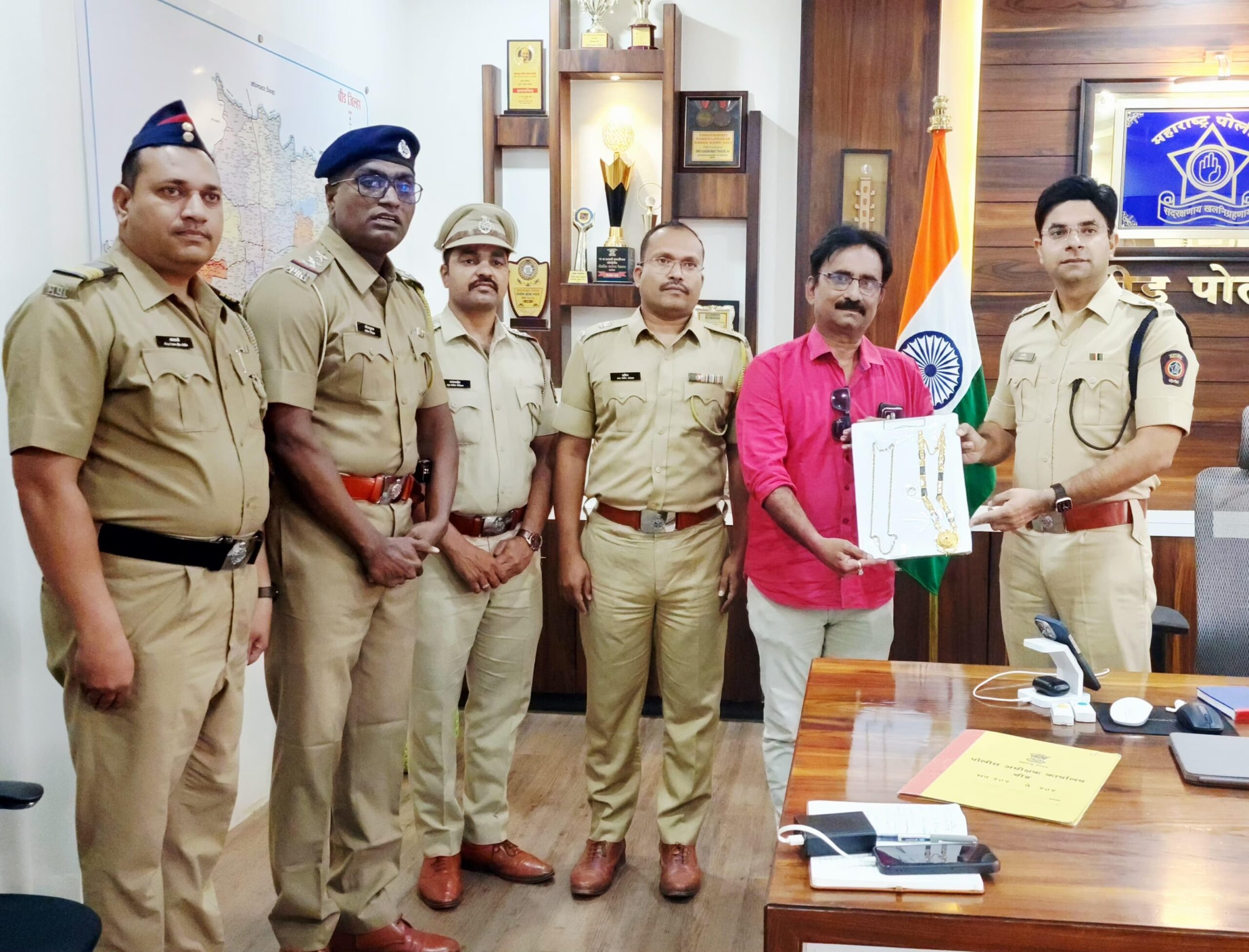 चोरीस गेलेले साडे दहा लाखांचे दागिने पोलिसांनी केले परत; फिर्यादीचे पोलीस प्रशासनास आभार