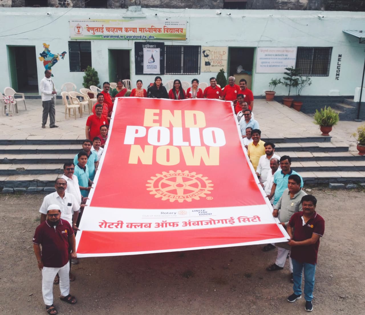 रोटरी क्लबने पोलिओ मुक्तीच्या घोषणा देत फडकाविला ५० फूटी ध्वज