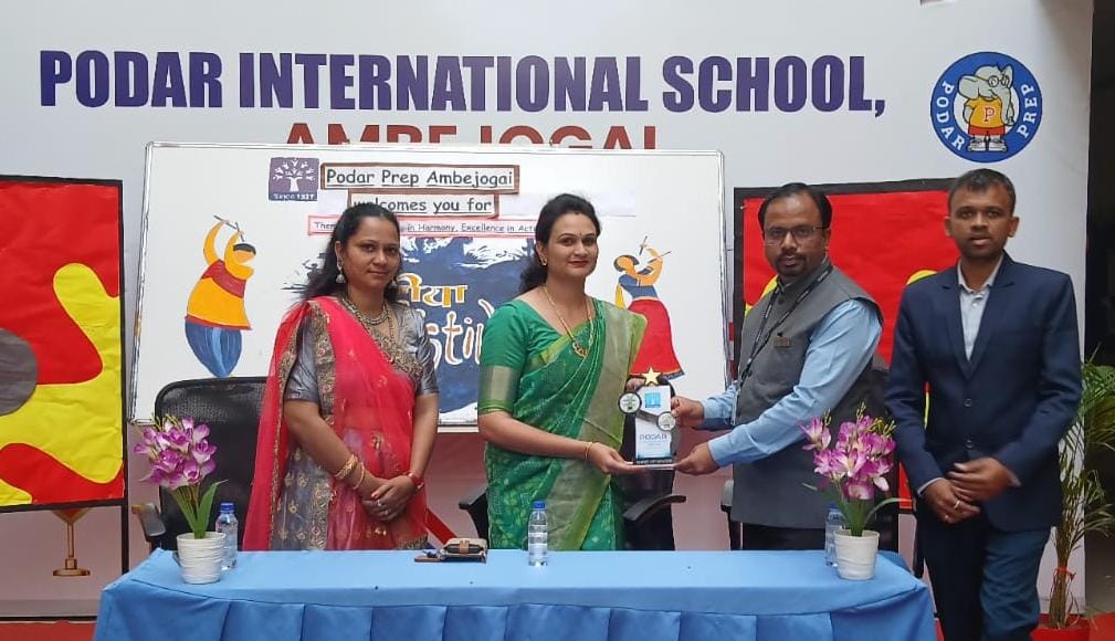 अंबाजोगाई येथील पोदार स्कुल येथे नवरात्री उत्सव जल्लोषात