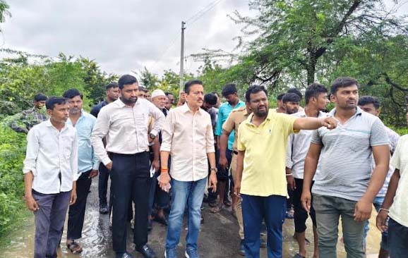 बीड तालूक्यातील नांदूर हवेलीतील पूरग्रस्त भागाची