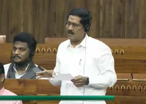 विविध योजनांना भरीव निधी देण्याबाबत धरला आग्रह