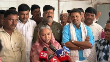 मस्साजोगच्या सरपंच पदासाठी अश्विनी देशमुख, स्वरूपानंद देशमुख यांचे उमेदवारी अर्ज दाखल