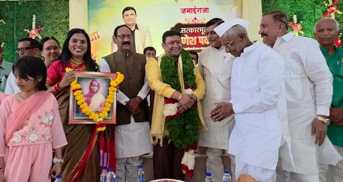 उपजिल्हाधिकारी गणेश पवार यांचा पदोन्नतीबद्दल कोपले कुटुंबियांकडून भव्य सत्कार