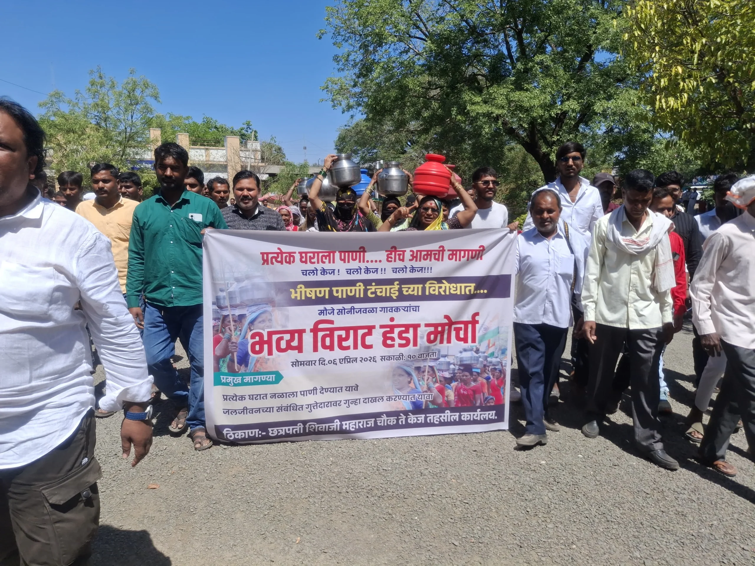 नळाद्वारे पाणी पुरवठा करण्याची केली मागणी