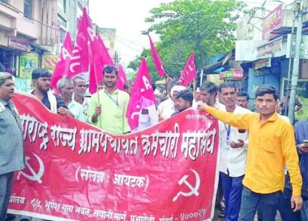 ग्रामपंचायत कर्मचार्‍यांचा पगार नियमित करा