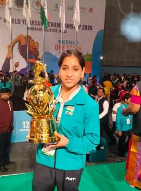 बीडची हिंदवी चौरे ठरली पहिल्या योगासन चॅम्पियनशिपची दोन सुवर्ण पदक विजेती