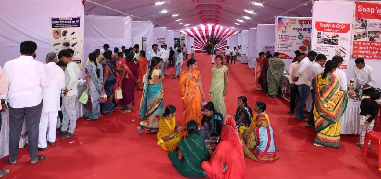 केज येथील कृषी प्रदर्शनास शेतकऱ्यांचा प्रतिसाद