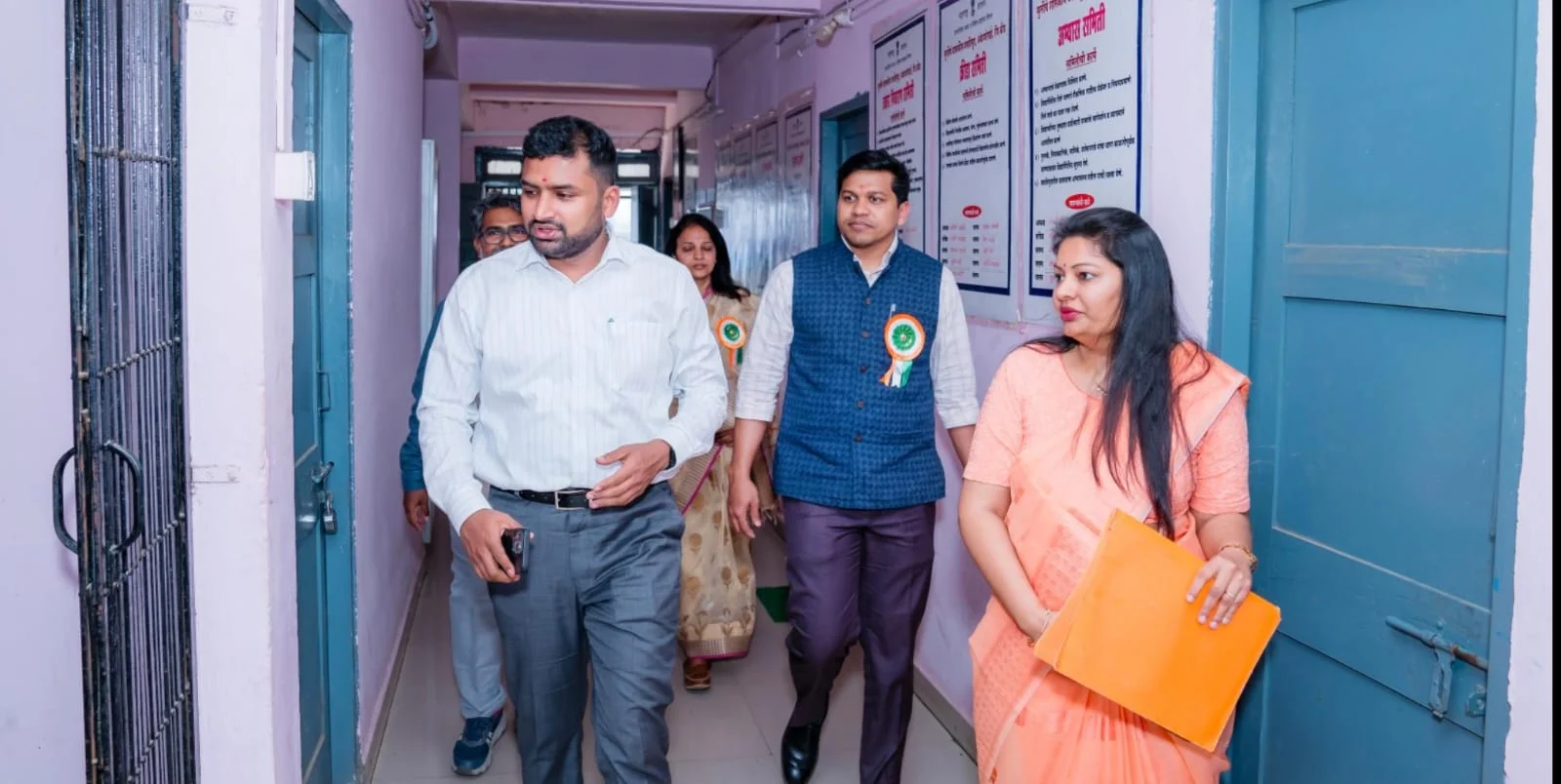 जिल्हाधिकारी विवेक जॉन्सन यांची अंबाजोगाई येथील शासकीय मुलींच्या वसतिगृहाला भेट