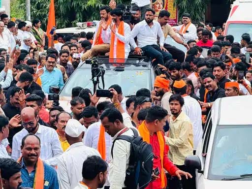 मनोज जरांगे मुंबईच्या दिशेने रवाना