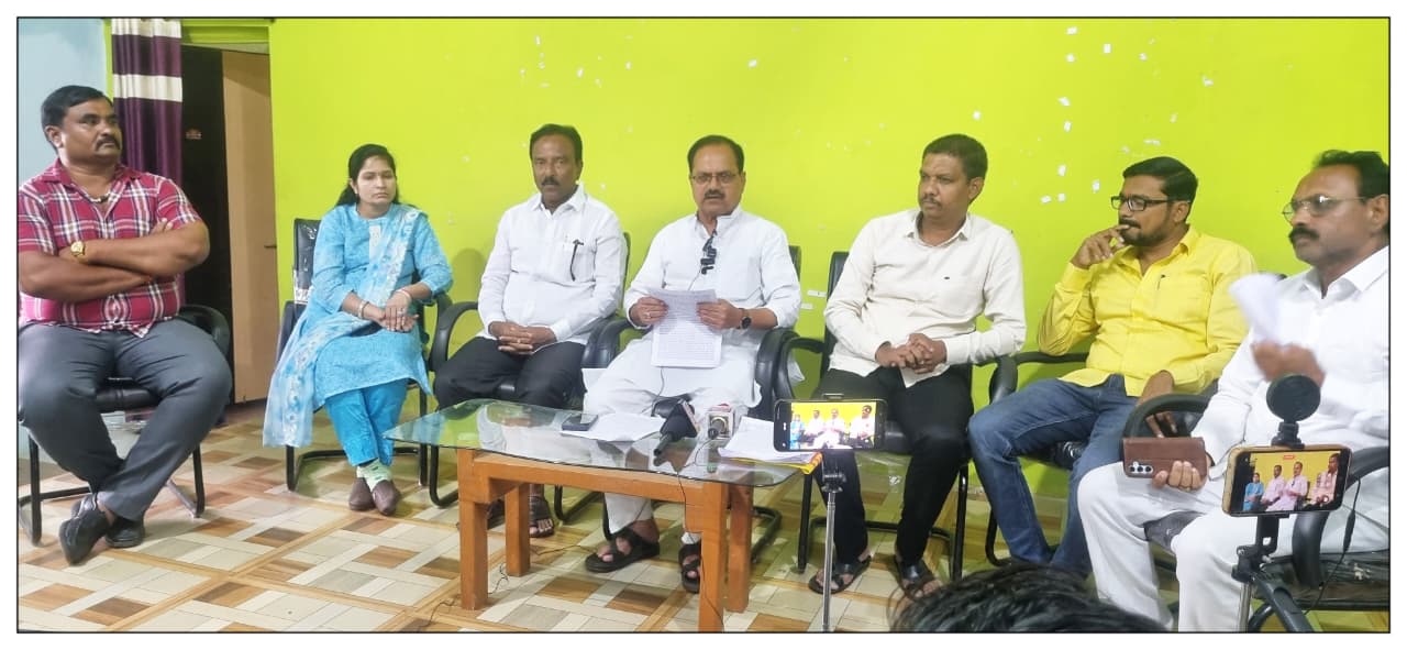 श्री.योगेश्वरी देवल कमिटीच्या माजी विश्वस्त मंडळाने केला पारदर्शक कारभार