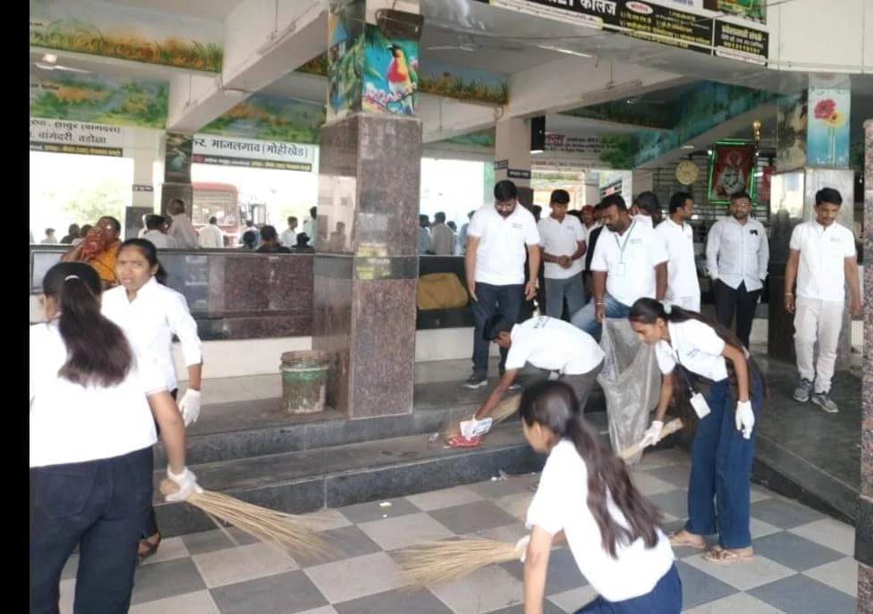 योगेश्वरी पॉलिटेक्निकच्या विद्यार्थ्यांचा पुढाकार