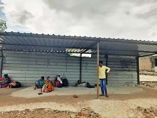 चौसाळा बसस्थानकाचे काम रखडले; प्रशासनाचे साफ दुर्लक्ष