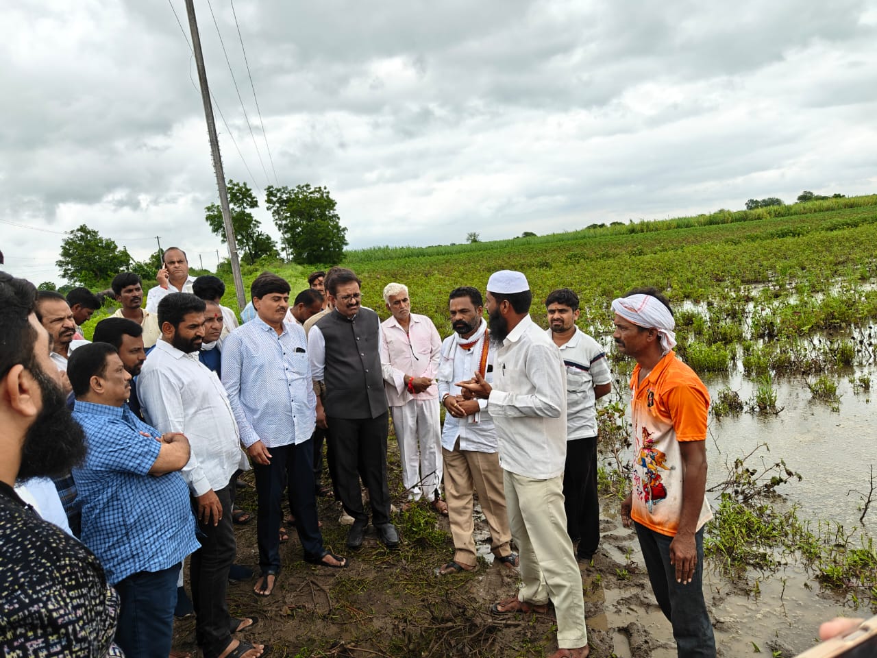 जिल्ह्यातील अतिवृष्टी झालेल्या नुकसानग्रस्त भागाचा पाहणी दौरा