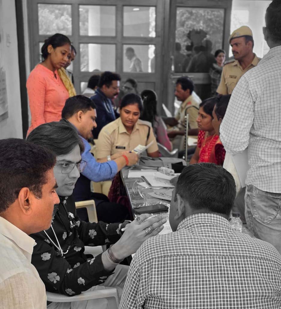 पोलिस बांधवांसाठी झालेल्या महाआरोग्य शिबिरात २४० जणांची आरोग्य तपासणी<br>