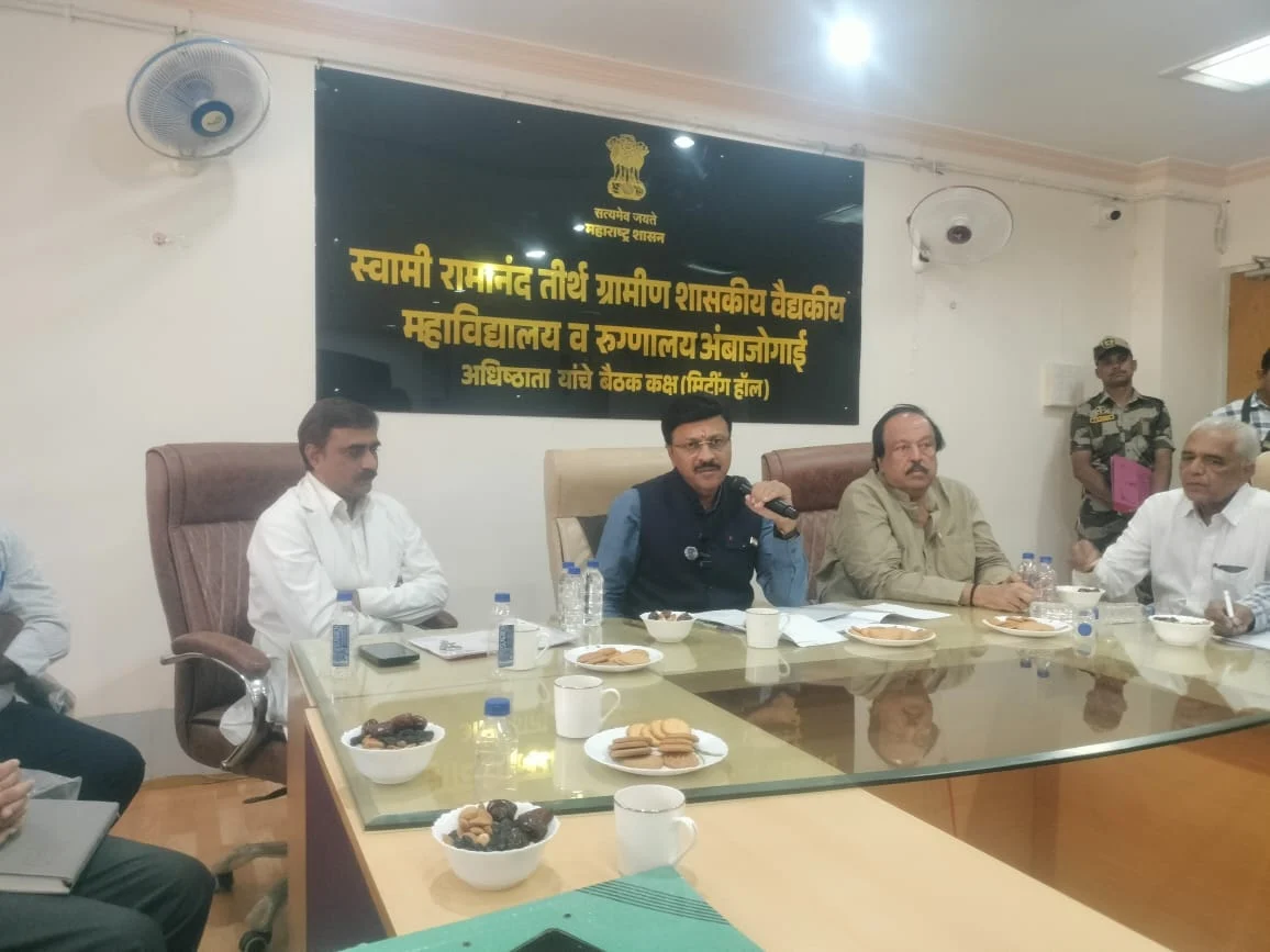 स्वामी रामानंद तीर्थ रुग्णालयात रुग्णांसाठी अत्याधुनिक सोयी-सुविधा उपलब्ध करणार-डॉ.ओमप्रकाश शेटे