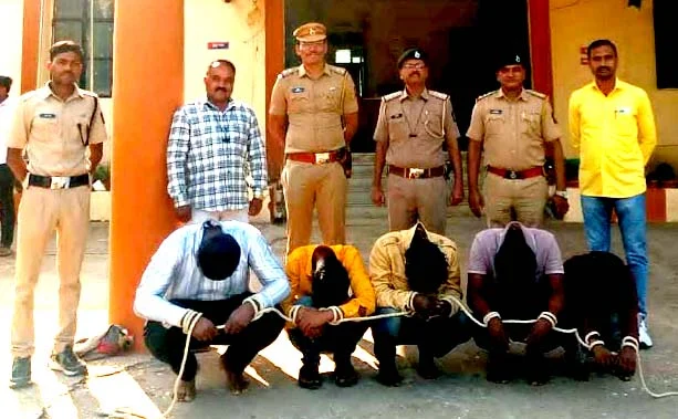 जिरेवाडी सोमेश्वर मंदिरात चोरी करणाऱ्या पाच जणांना अटक