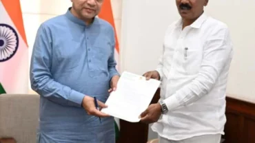 खा.बजरंग सोनवणेंना जेष्ठांची काळजी; रेल्वे सवलतीसाठी केंद्रीय मंत्र्याच्या घेतल्या भेटी