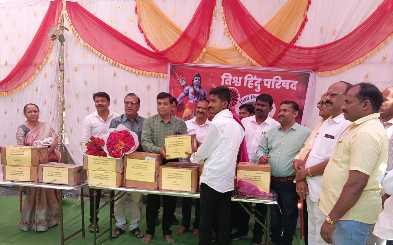 गोशाळांना औषधींचे वितरण